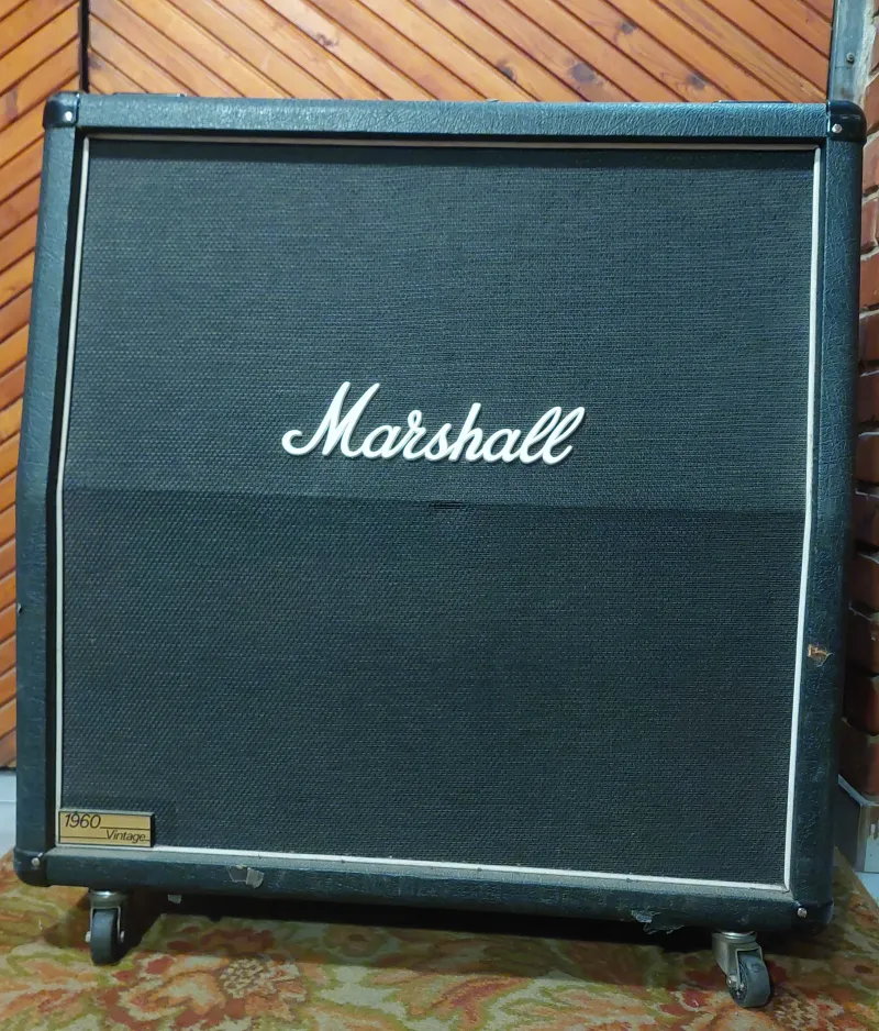 Marshall 1960AV Reproduktor pre gitarovú skriňu