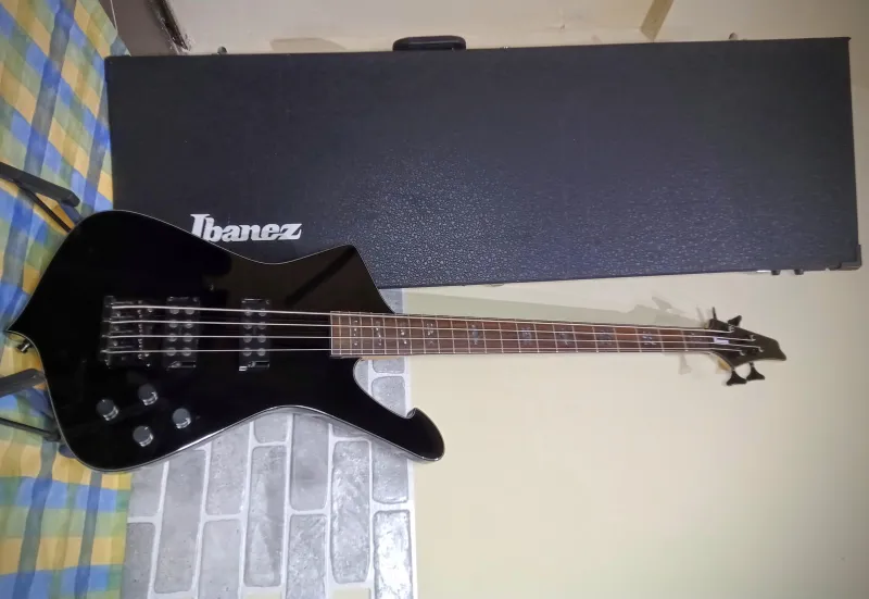 Ibanez ICB300EX Iceman Bass guitar