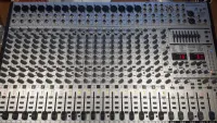 Behringer SL2442 FX PRO Behringer SL2442 FX PRO