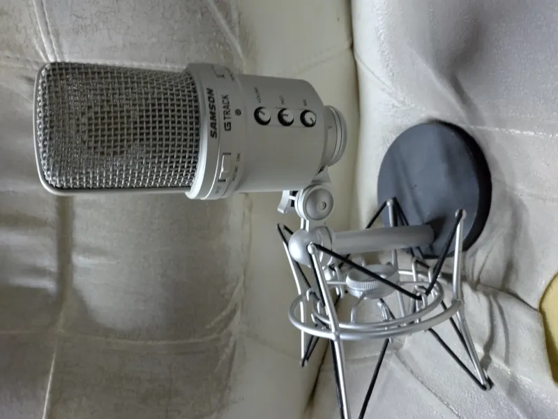  G Track Condenser microphone