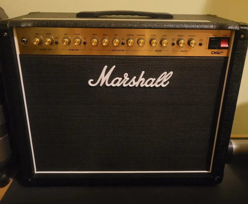 Marshall DSL 40 cr. Guitar combo amp
