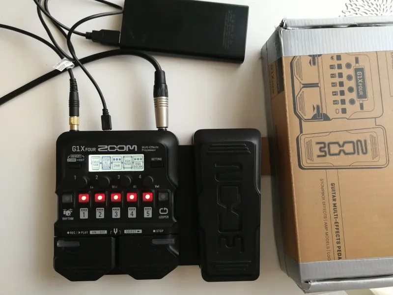 Zoom G1X Four Procesador de efectos múltiples