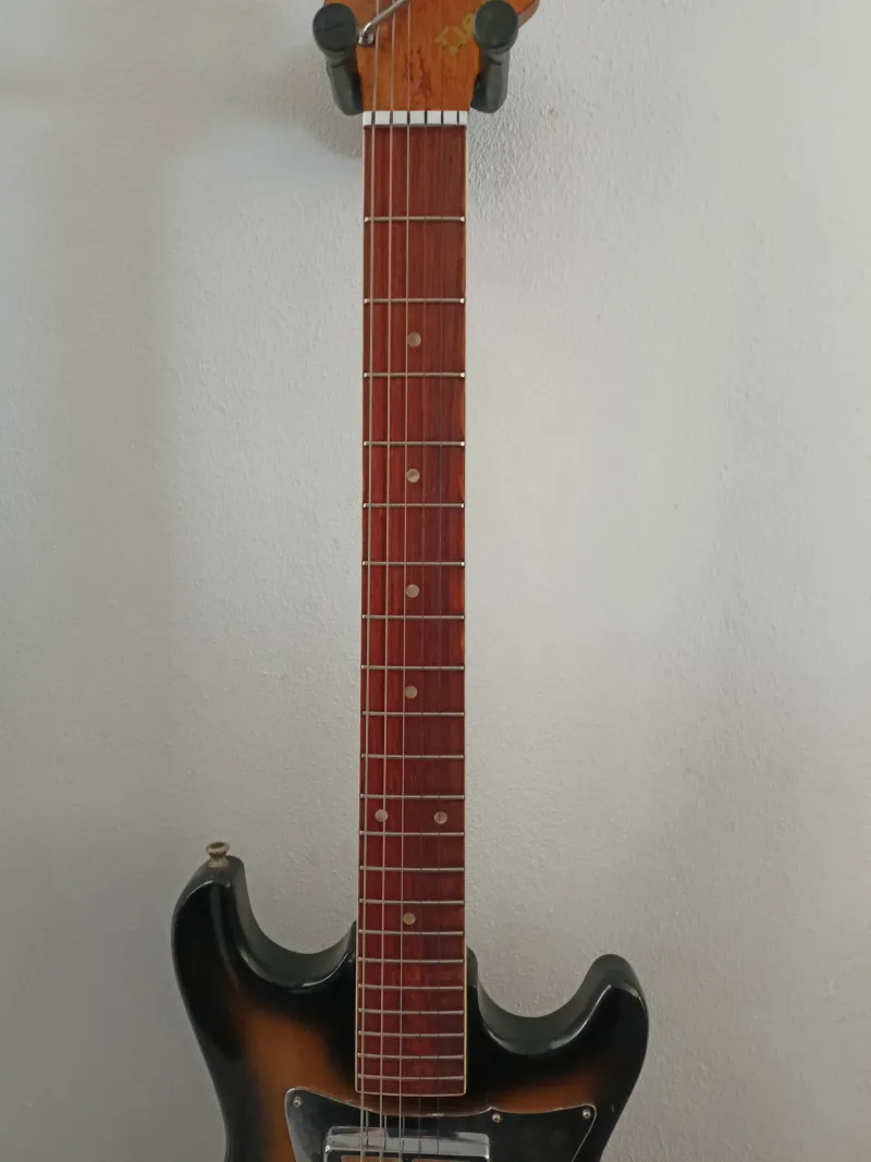 - Decca, DMI 199, Japan Electric guitar - Decca, DMI 199, Japan Electric guitar