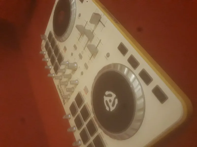 Numark Mixtrack pro2 Mezclador de DJ