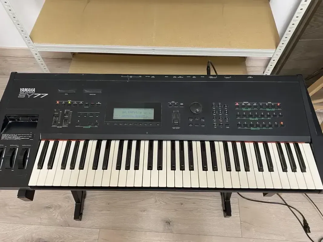YAMAHA SY-77 Synthesizer