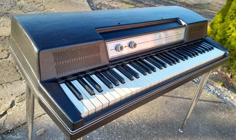 - Wurlitzer 200A Synthesizer