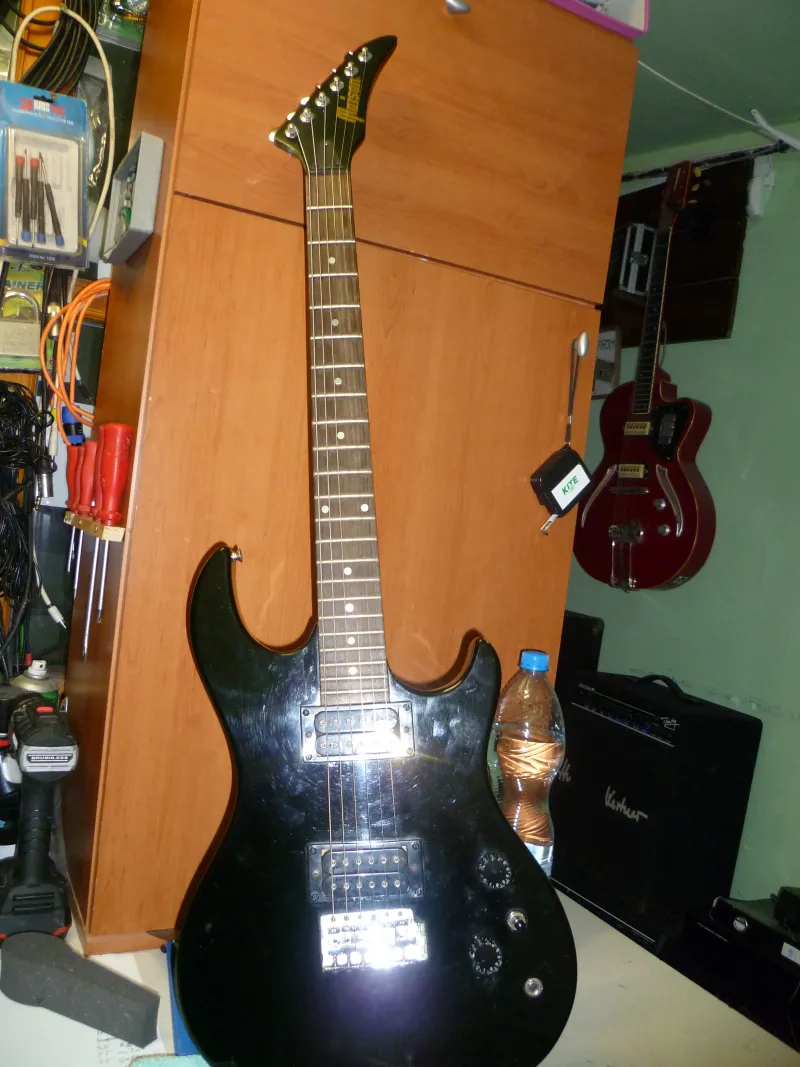  Superstat Elektrická gitara