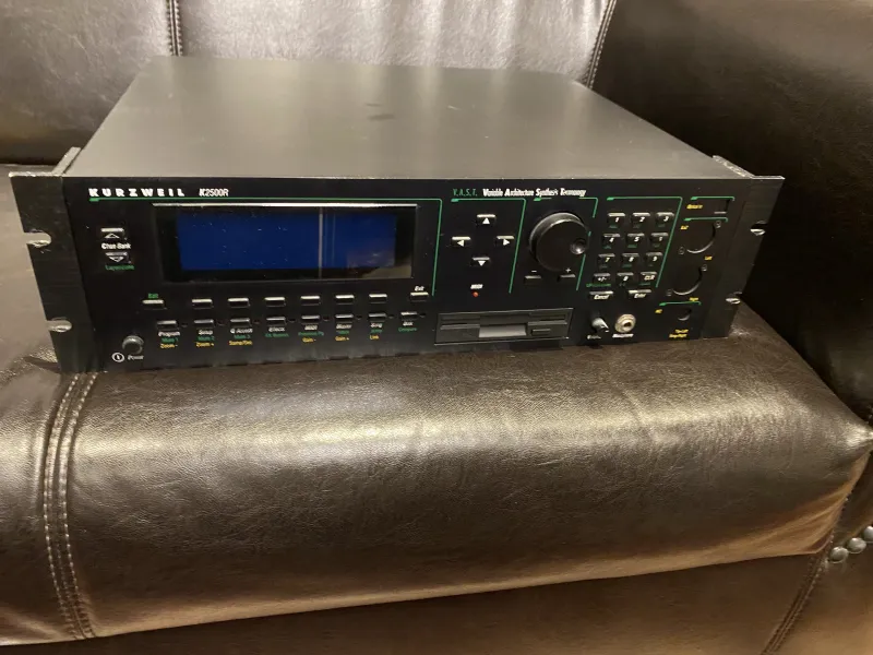 KURZWEIL K2500R Synthesizer