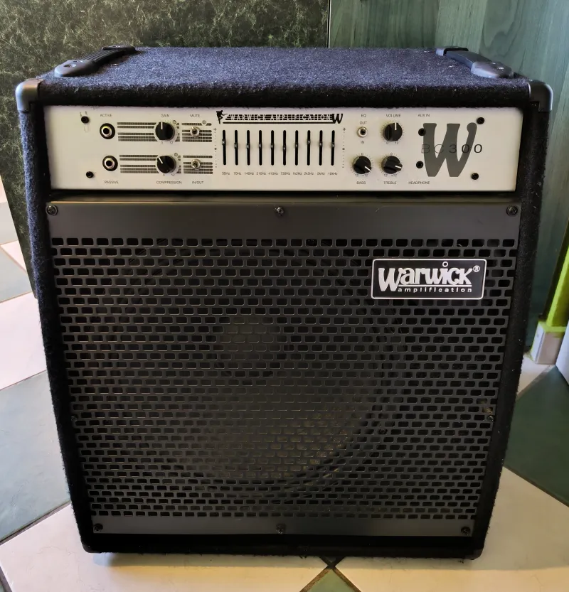 Warwick BC 300 300 wattos Basszusgitár kombó