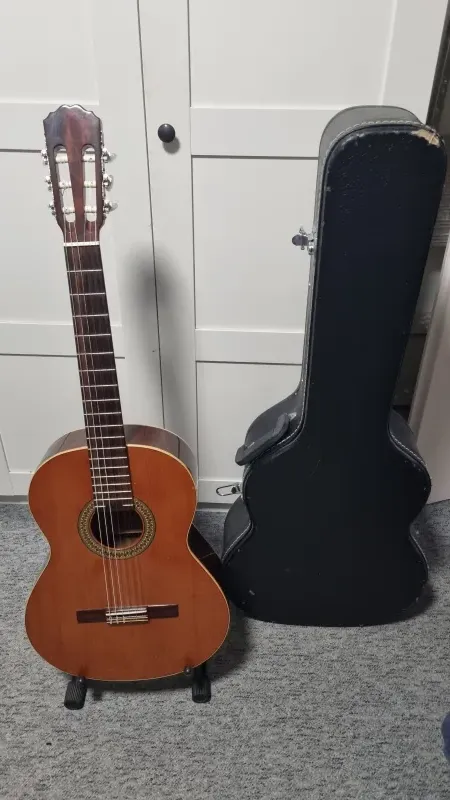 Alhambra 2C + Keménytok Klassiche Gitarre