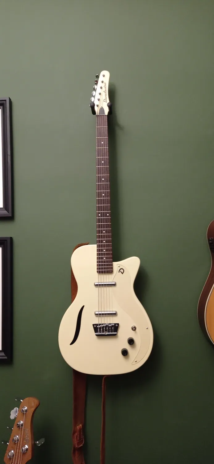 Danelectro 56 Vintage Baritone White Electric guitar