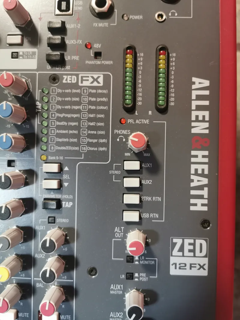 Allen&Heath Allen & Heath ZED12FX Miešačka