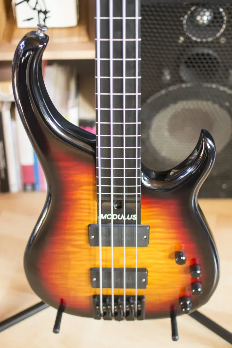 Modulus Quantum 4 fretless Bajo eléctrico
