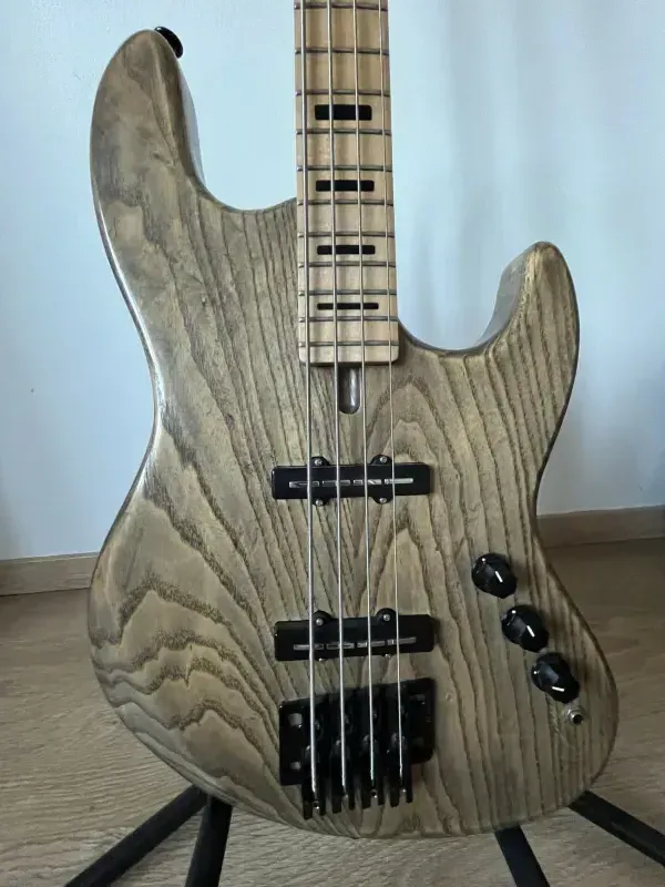  JB 32-es menzúrával Bass guitar