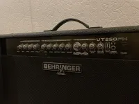 Behringer VT 250FX