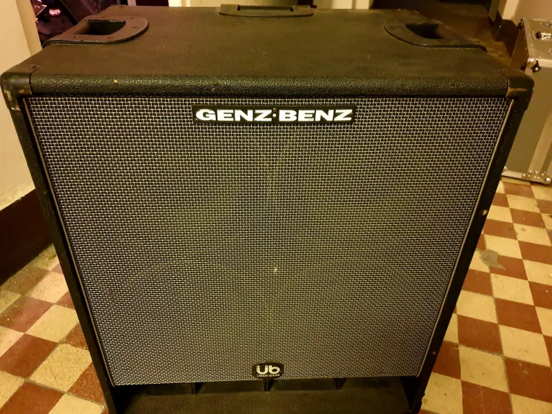 GENZ BENZ  Basová reproskriňa