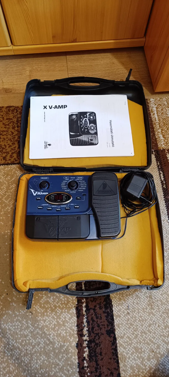Behringer X V-AMP Effect pedal