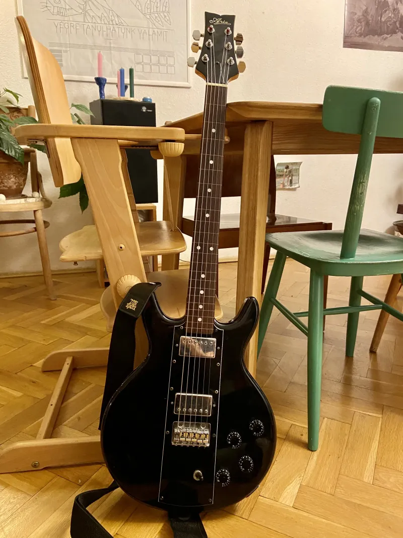ARIA YS-300 FRETLESS E-Gitarre