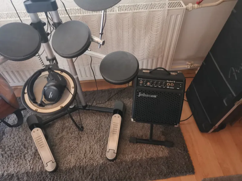 Johnson Standard 15 Kombinovaný zosilňovač pre gitaru