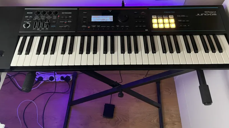Roland JUNO-DS 61 Szintetizátor