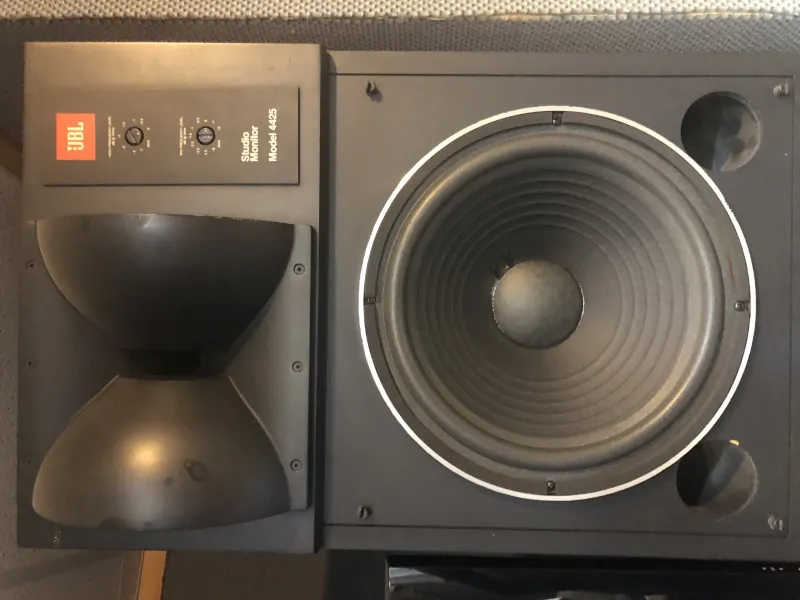  4425 Studio speaker