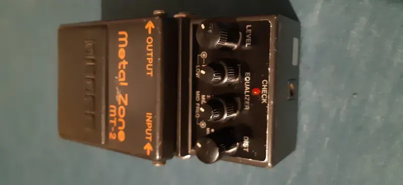 BOSS Metal Zone MT-2 Distorsionador