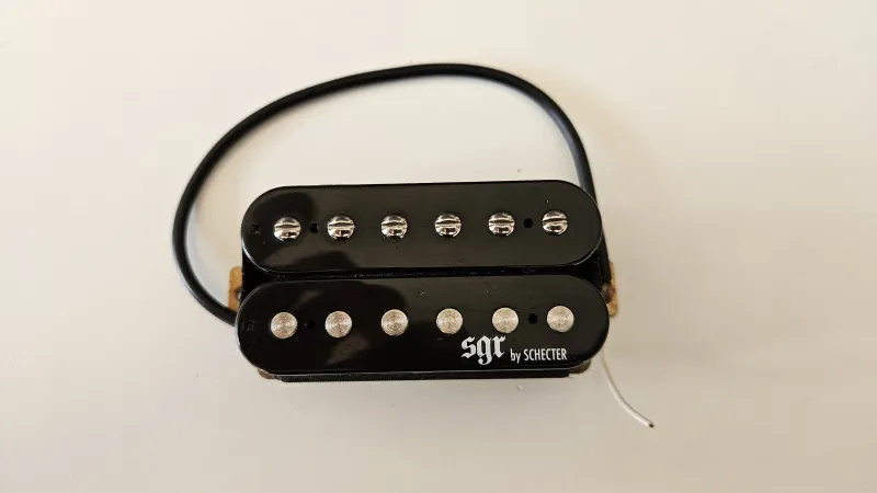 SGR by Schecter Nyak Hangszedő