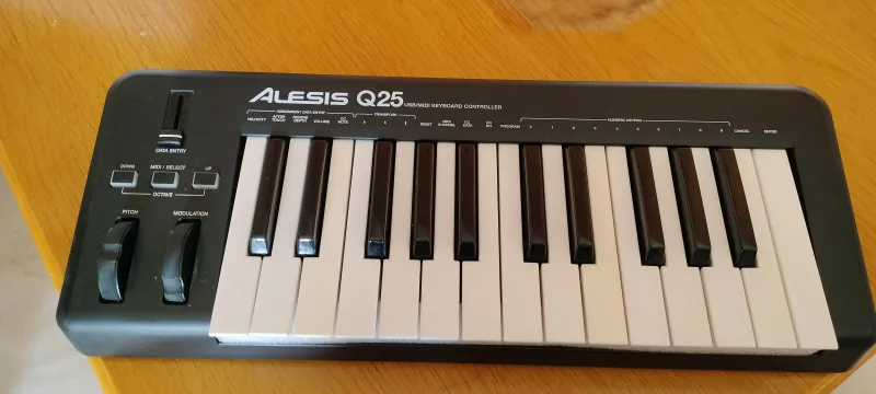 Alesis Q25 MIDI Keyboard