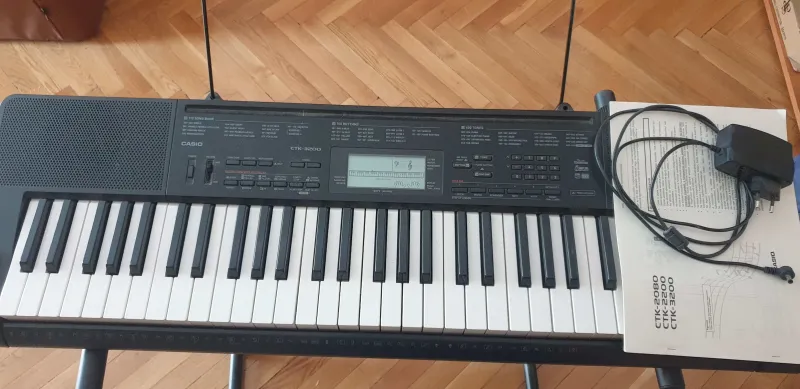 Casio CTK-3200 Synthesizer