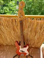 Egyedi készítésű Precision bass