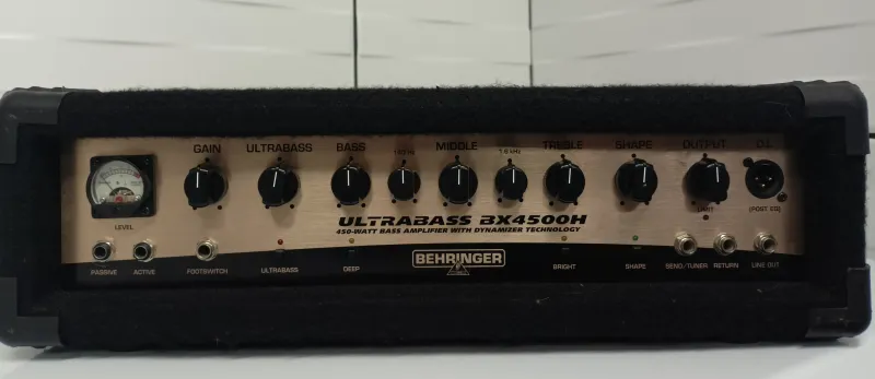 - Ultrabass Bheringer BX4500H Basszuserősítő-fej