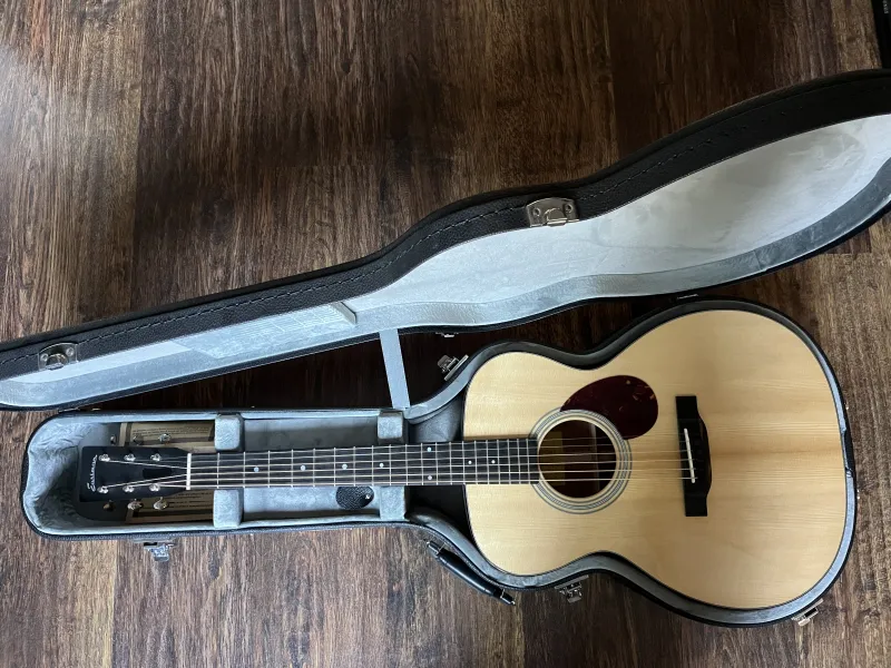 Eastman E6OM-TC Acoustic guitar