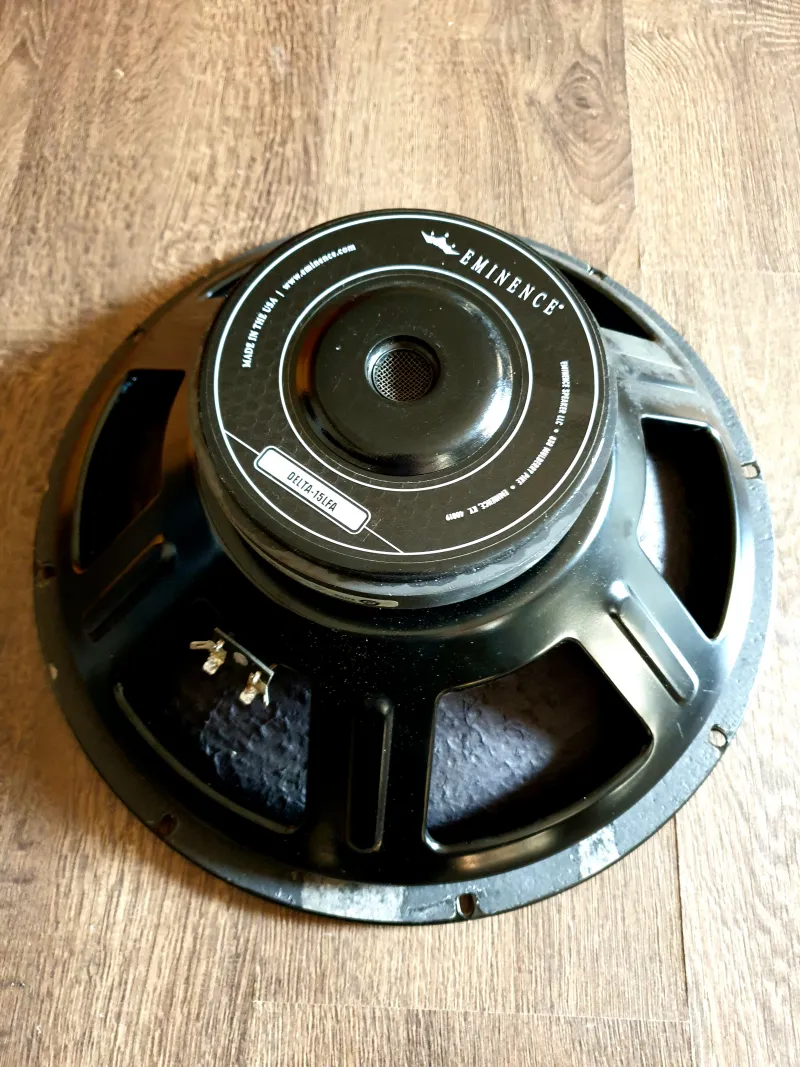 Eminence Delta 15LFA Reproduktor