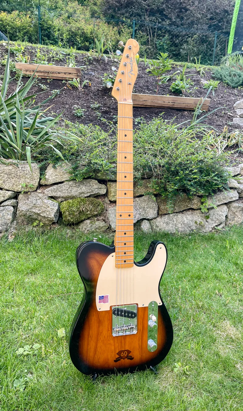 Fender 70th Anniversary Esquire Maple Fingerboard 2 Color