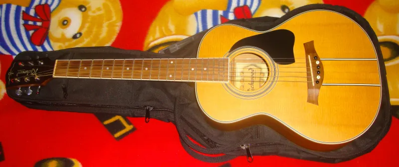  RT-17 Akusztikus gitár