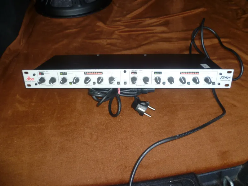 DBX 266xs Effekt processzor