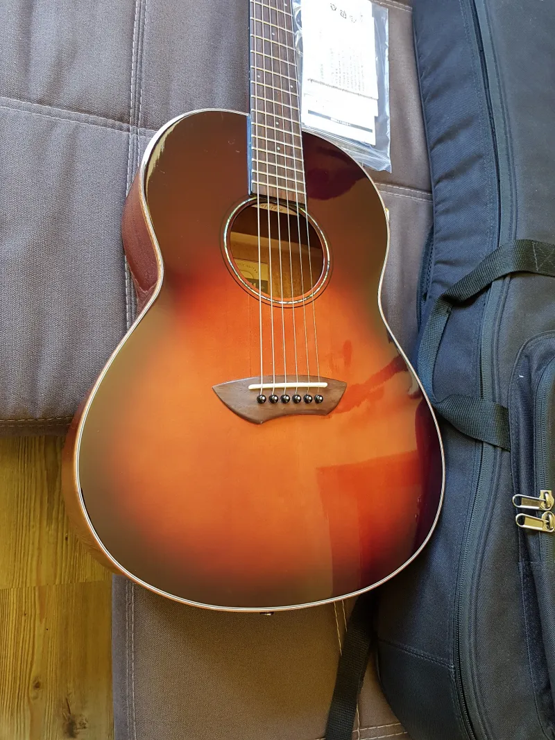 YAMAHA CSF3M Full Tömörfa Elektro-Akkustik Guitarre