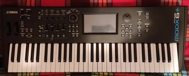 YAMAHA MODX6+ Synthesizer