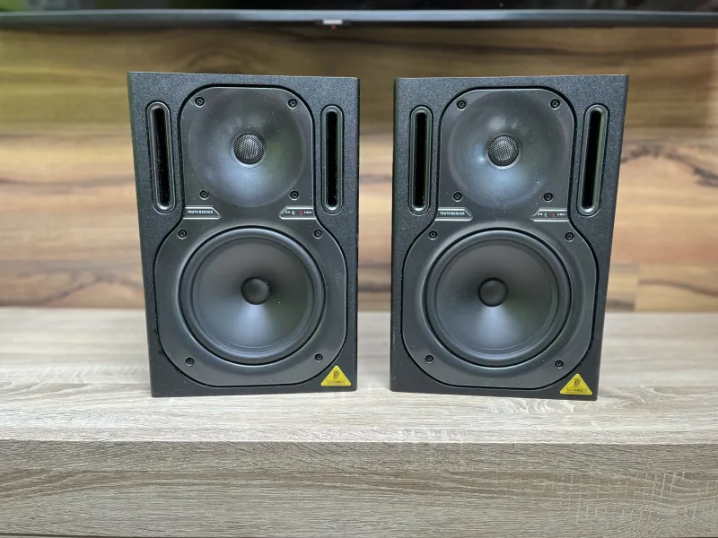 Behringer TRUTH B2030A Studio speaker