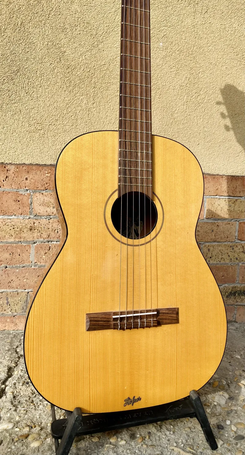 Höfner  Klasszikus gitár