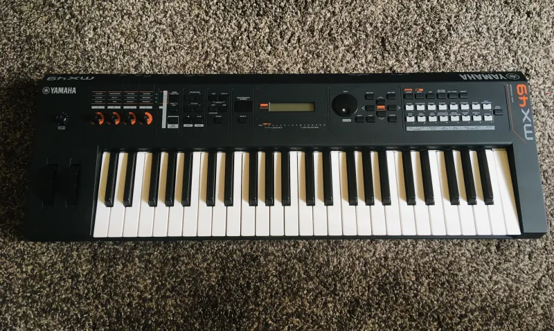 YAMAHA MX49 V2 Szintetizátor