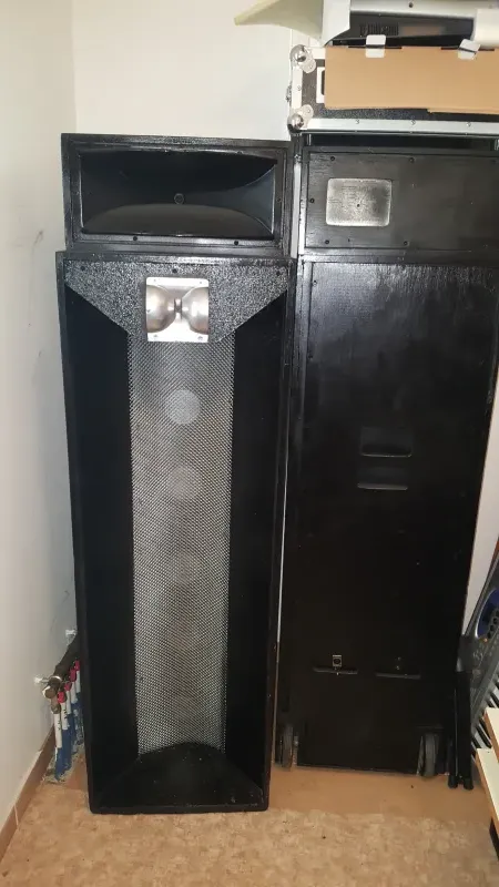 - Hangfalpár 2x1500W Lautsprecher-Paar