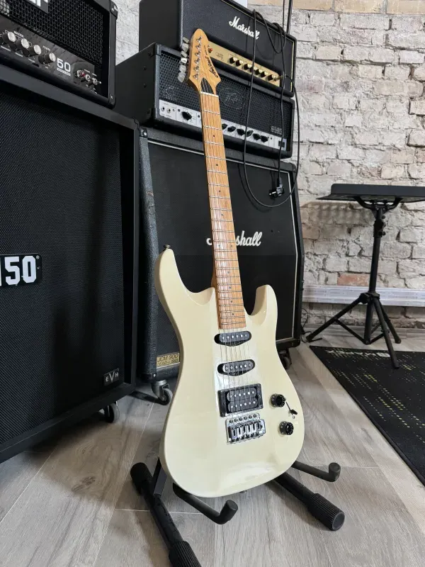 Aria Pro II Magna series HSS Strat Guitarra eléctrica
