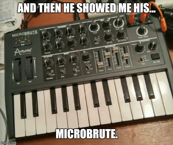  Microbrute Sintetizador analógico
