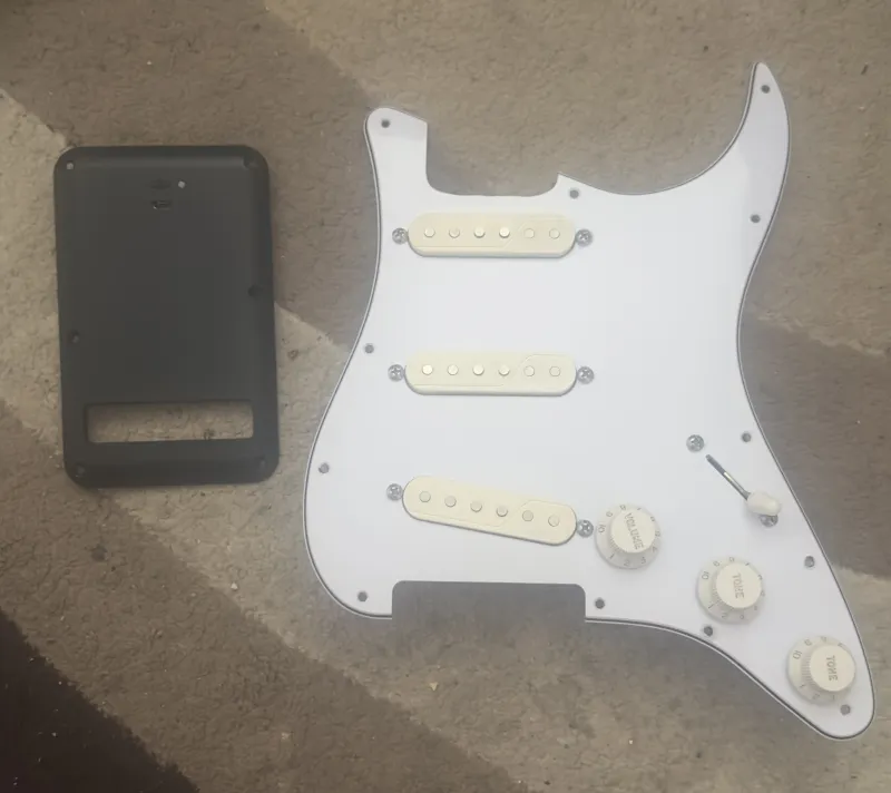 Fishman Fluence Single Width Loaded Pickguard Stra Pickup set