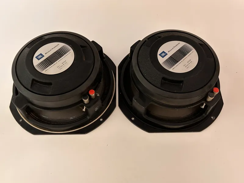  E 110 8 ohm Hangszóró