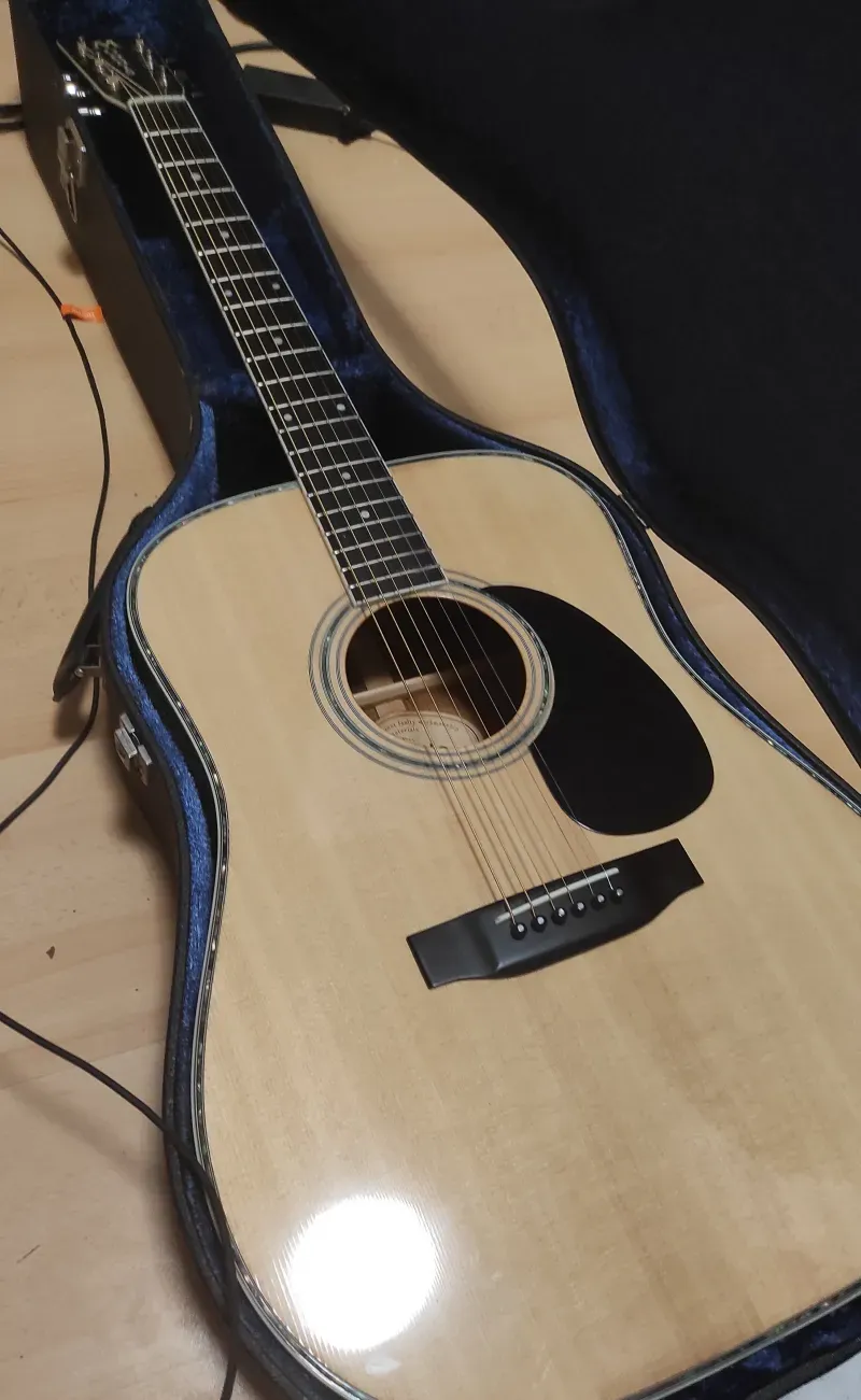 Morris W-35 Acoustic guitar