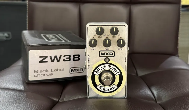 MXR ZW38 Zakk Wylde Black Label Chorus Pedál