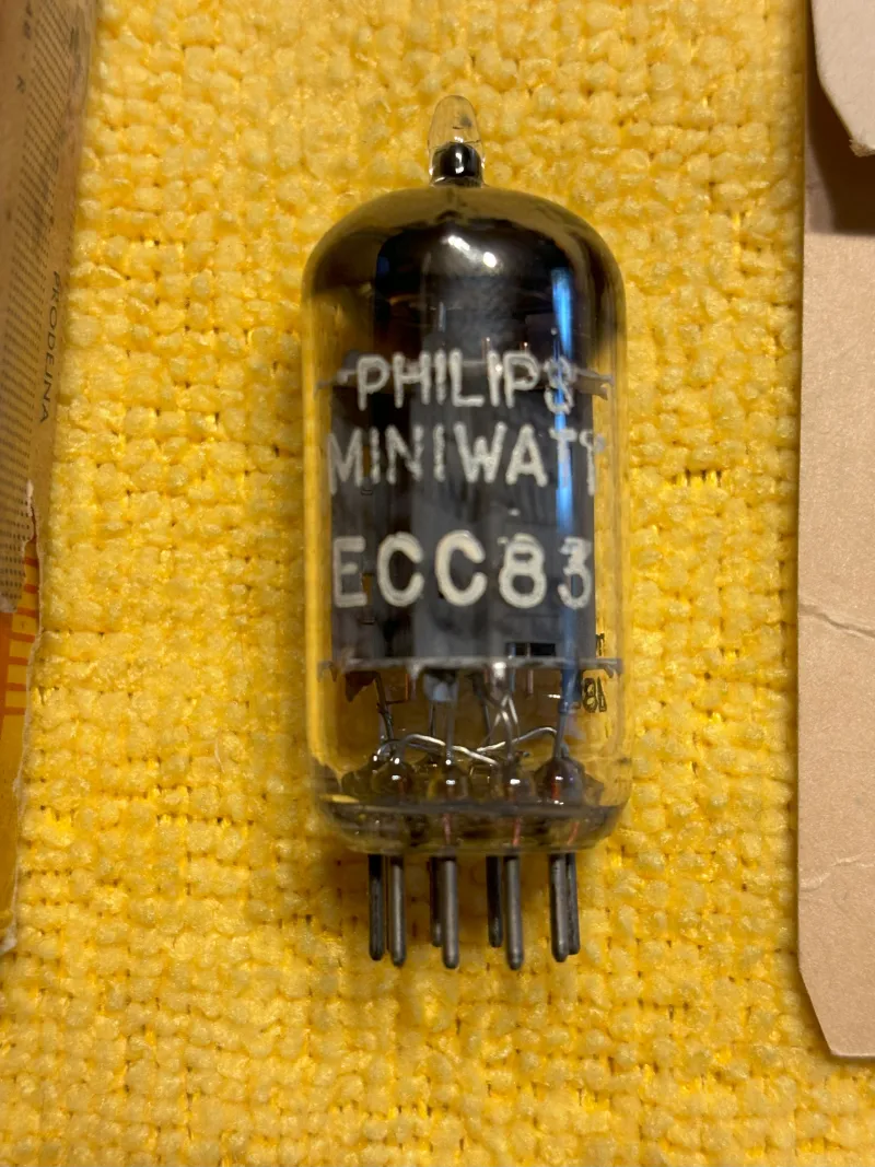  Miniwatt 12AX7  ECC83 Válvula electrónica