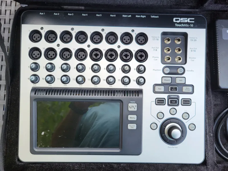 QSC QSC TouchMix-16 kompakt digitális keverő Mesa de mezclas